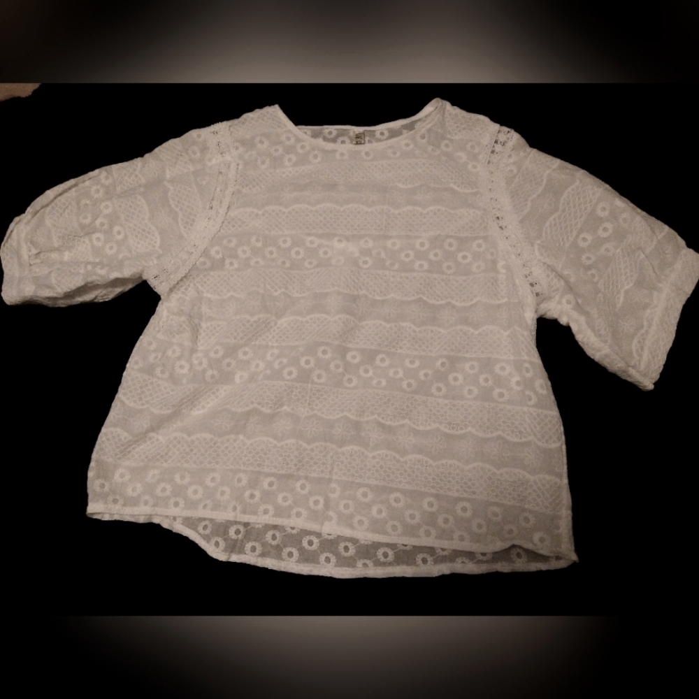 White lacy lace flowing floral blouse short sleeves